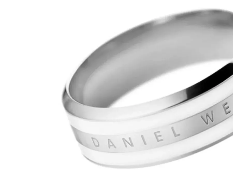 Cách phân biệt nhẫn Daniel Wellington thật giả uy tín