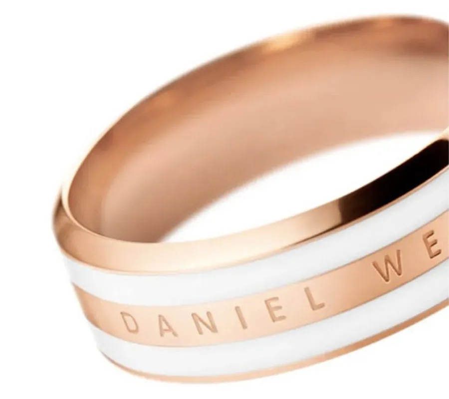 Cách phân biệt nhẫn Daniel Wellington thật giả uy tín