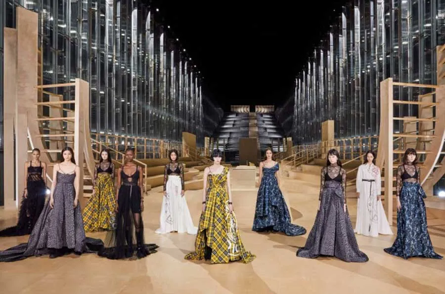 Bộ sưu tập Dior Fall 2025: Sự kiêu kỳ của những cô nàng cá tính