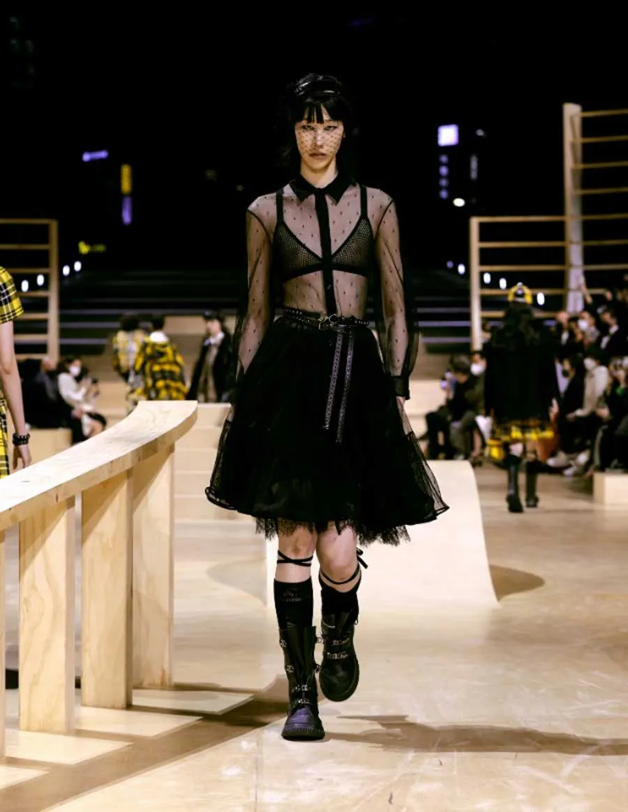 Bộ sưu tập Dior Fall 2025: Sự kiêu kỳ của những cô nàng cá tính