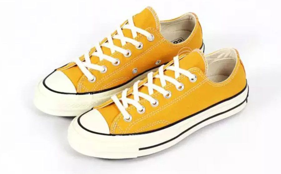 Top 9 đôi giày màu vàng nổi bật được yêu thích