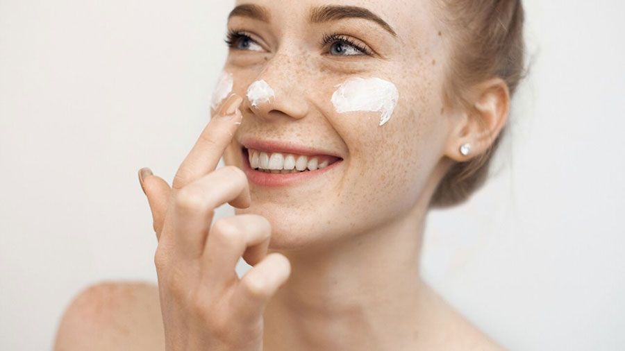 Kem chống nắng có gây mụn không? Cách chọn kem chống nắng được nhiều khách hàng yêu thích cho da mụn - 1