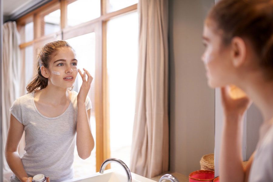 Kem chống nắng có gây mụn không? Cách chọn kem chống nắng được nhiều khách hàng yêu thích cho da mụn - 8