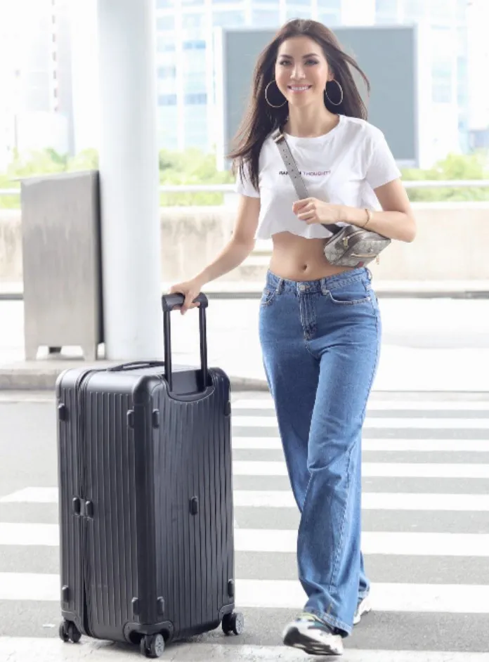 7 phong cách thời trang sân bay mùa hè đỉnh vượt trội về độ cao 2025