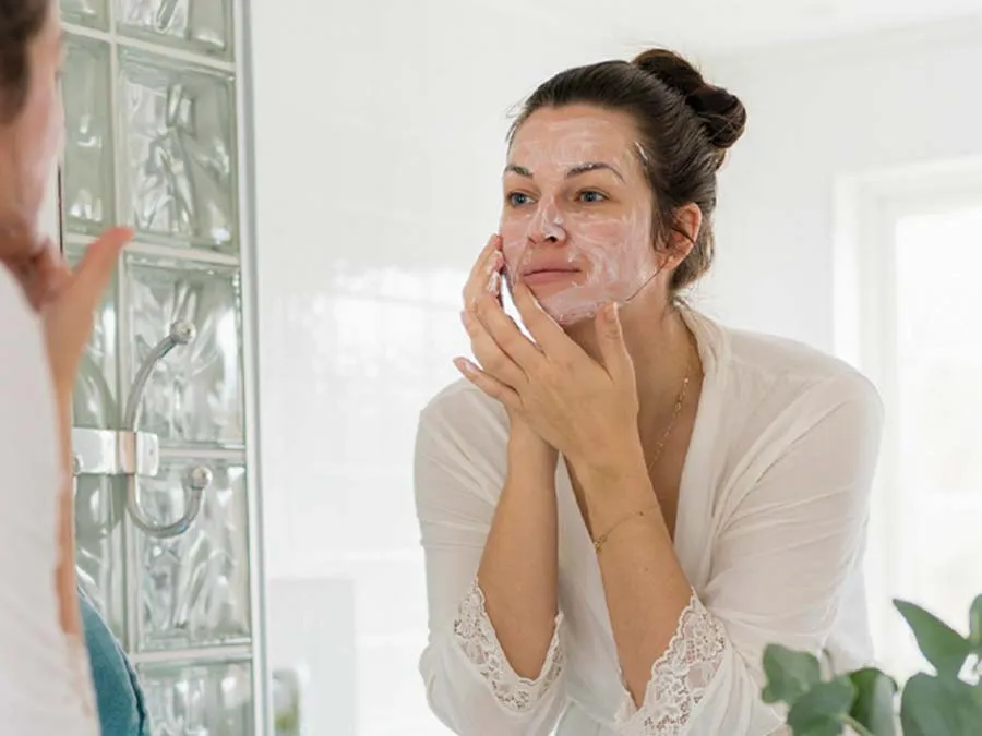 Top 5 sữa rửa mặt tẩy tế bào chết làm sạch sâu, da sáng mịn - 12