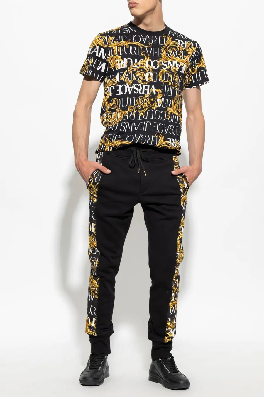 3 mẫu áo thun Versace Jeans Couture Patterned T-Shirt Limited rất hiếm - 2