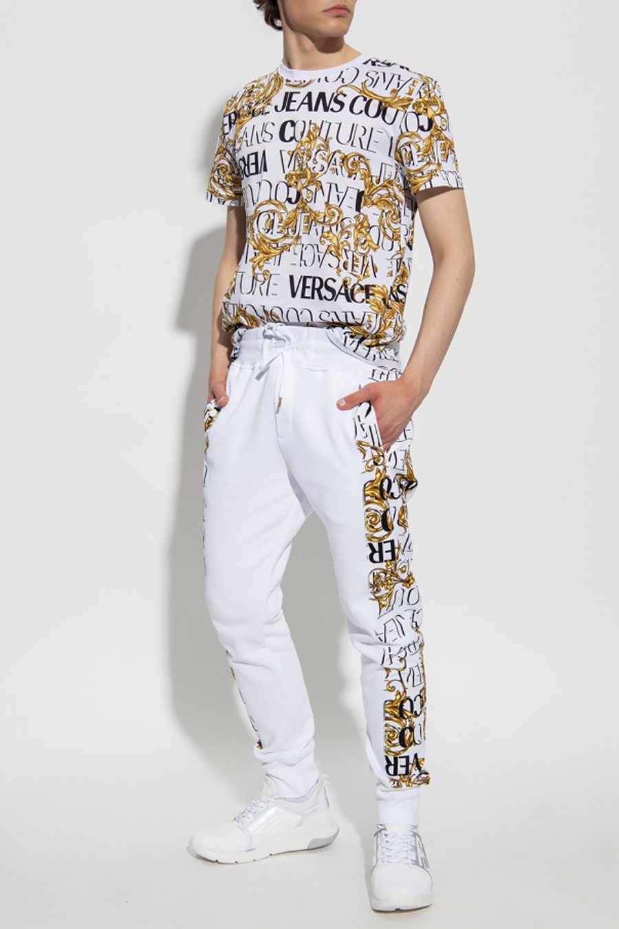 3 mẫu áo thun Versace Jeans Couture Patterned T-Shirt Limited rất hiếm - 4
