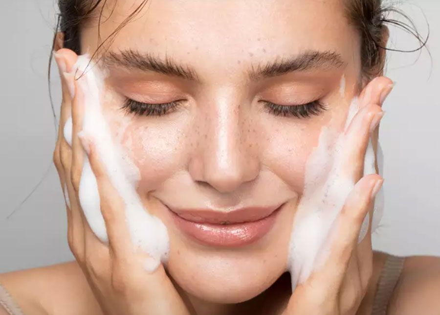 Cách chăm sóc da vào mùa hè: 18 gợi ý cho mọi loại da