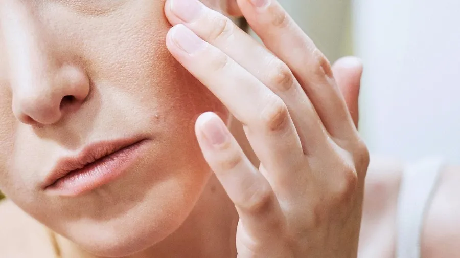 11 Tips giải cứu làn da khô khi ngồi điều hòa quá lâu