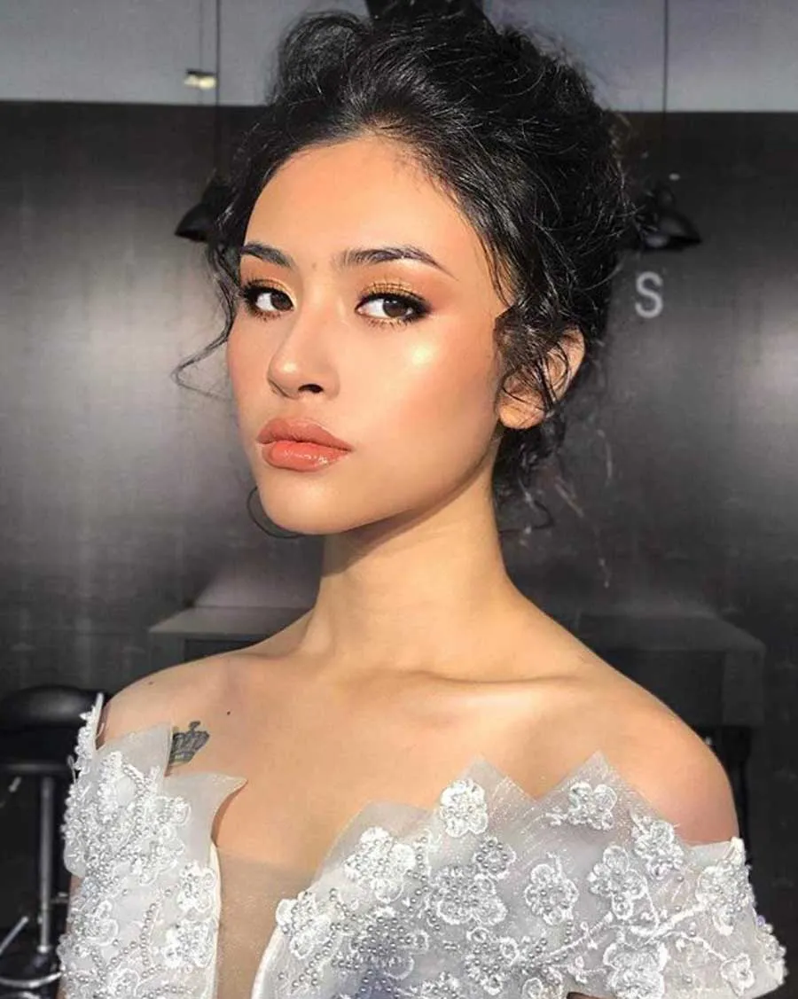 Top 6 bước make up tone tây cho mặt tròn đẹp tự nhiên