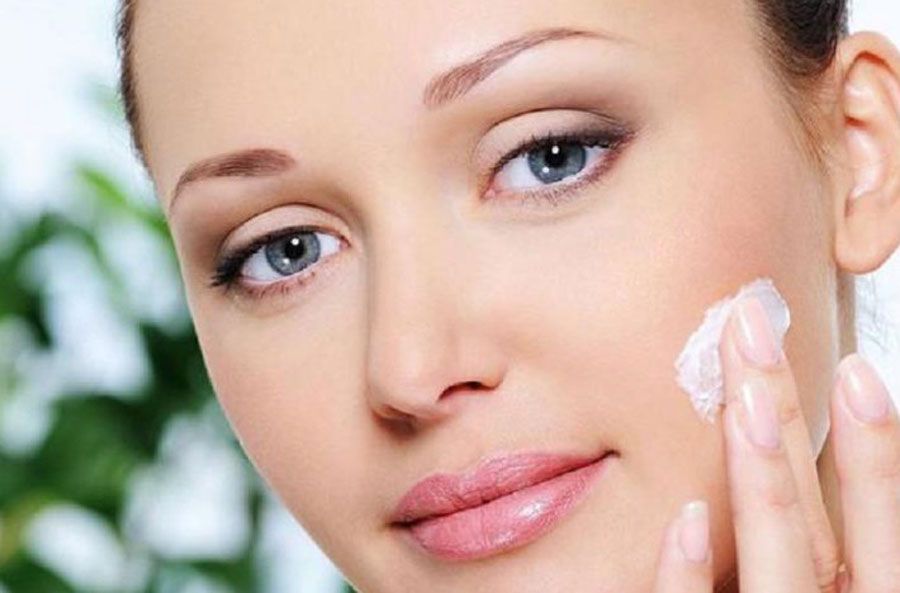 Mụn đầu trắng là gì? Nguyên nhân và cách hỗ trợ làm sạch mụn đầu trắng tại nhà hiệu quả