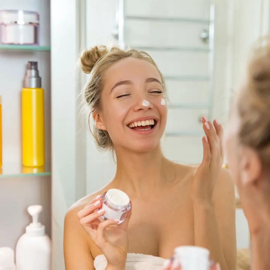 Sợi bã nhờn là gì? Nguyên nhân và cách trị sợi bã nhờn trên da mặt