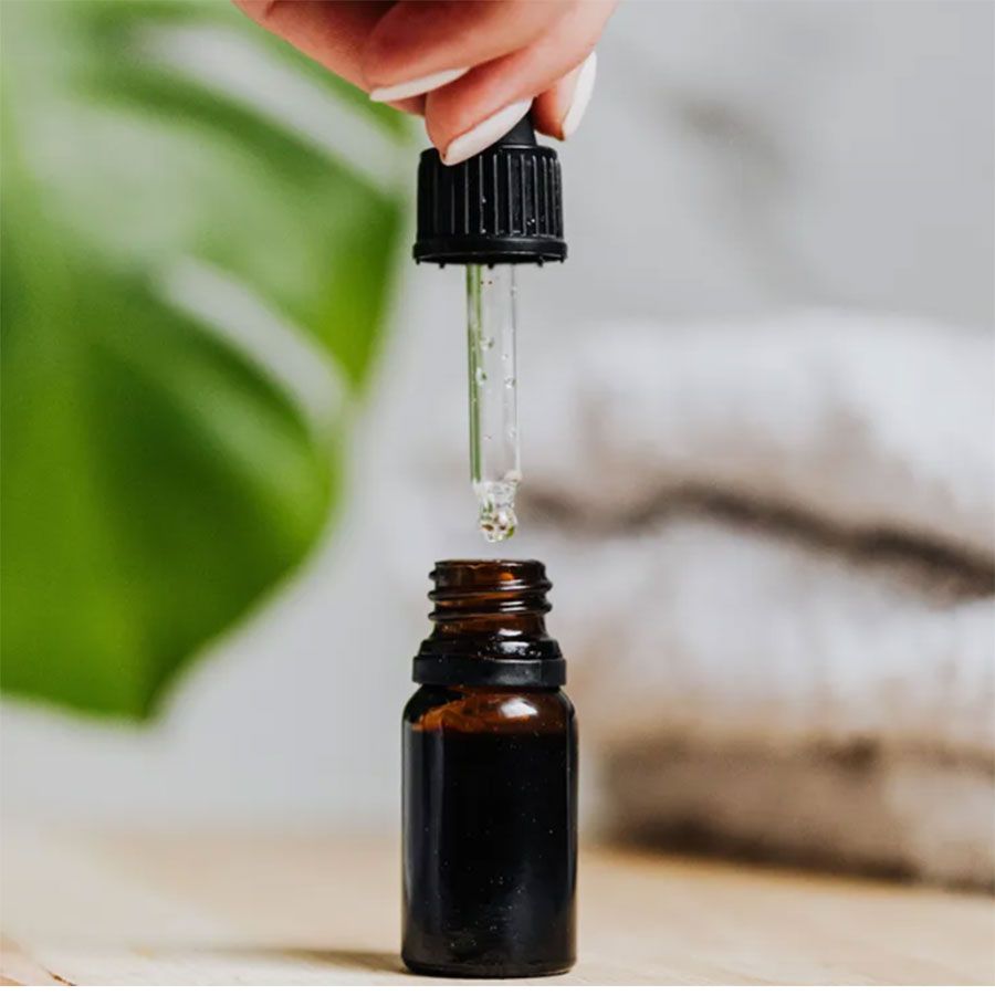 Squalane là gì? 12 lợi ích của dầu Squalane với làn da