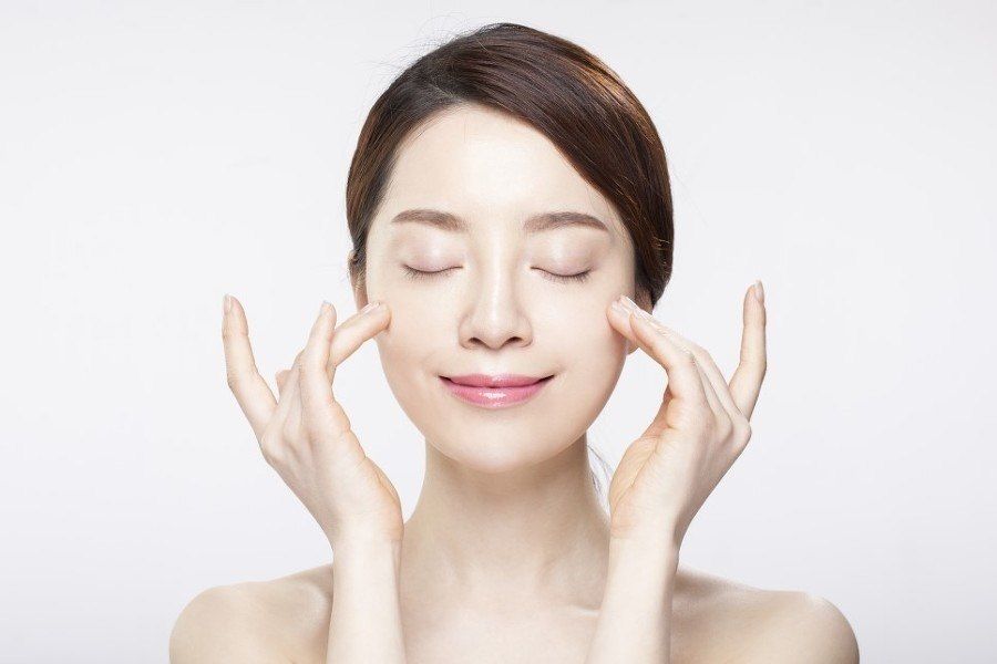 Top 11 nước tẩy trang cho da dầu mụn nhạy cảm được nhiều khách hàng yêu thích 2025