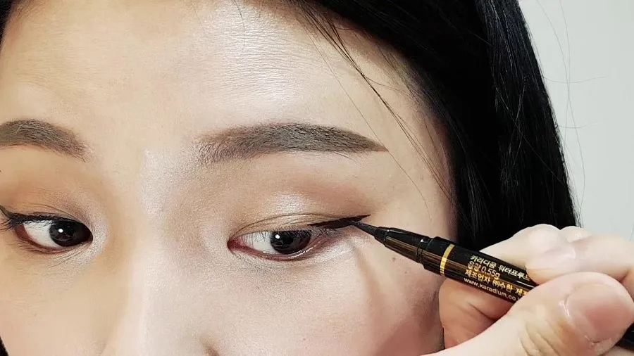 Trang điểm cho mắt xếch: Bí quyết makeup tạo nên đôi mắt đẹp