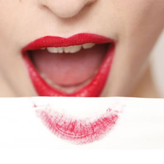 Cách đánh son lâu trôi trong 3 phút giúp nàng ăn uống thả ga