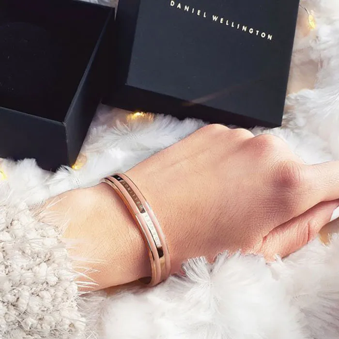7 cách kiểm tra vòng tay Daniel Wellington thật - giả uy tín
