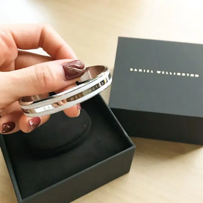7 cách kiểm tra vòng tay Daniel Wellington thật - giả uy tín