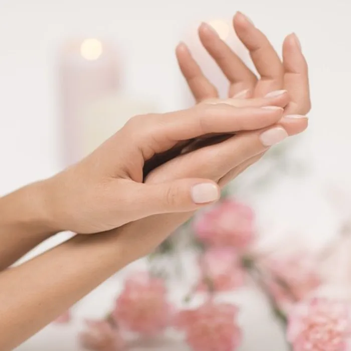Cách chăm sóc da tay bị nhăn nheo trở nên mịn màng