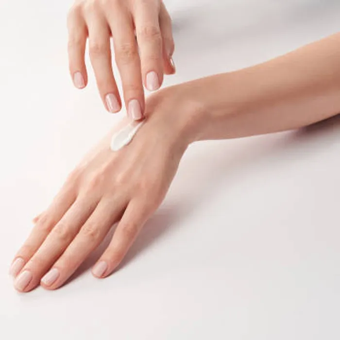 Cách chăm sóc da tay bị nhăn nheo trở nên mịn màng