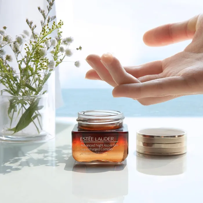 Review chi tiết kem dưỡng mắt Estee Lauder có tốt như lời đồn?