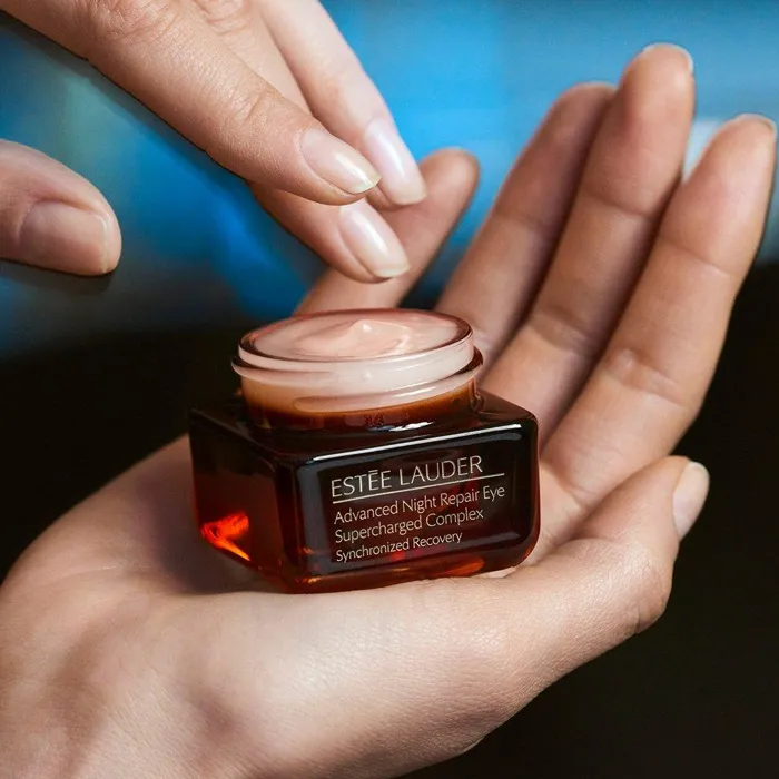 Review chi tiết kem dưỡng mắt Estee Lauder có tốt như lời đồn?