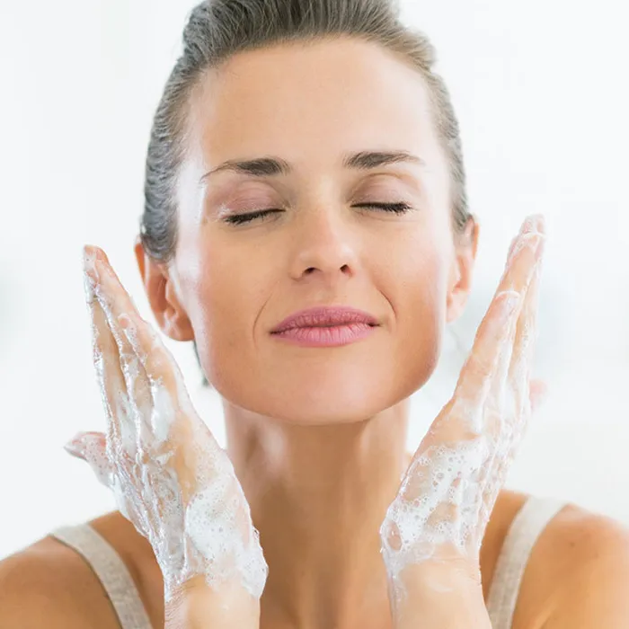 Sữa tẩy trang là gì? Review 3 loại sữa tẩy trang được tin dùng nhiều - 2