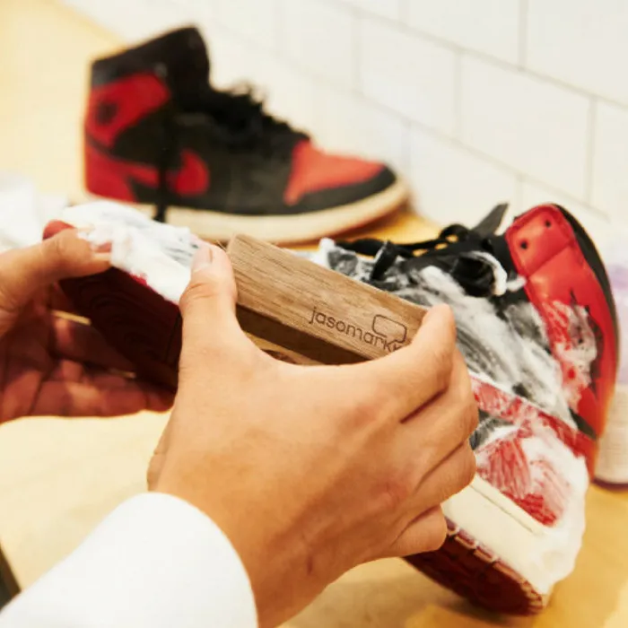Cách vệ sinh giày sneaker trắng sạch như mới chỉ với 5 phút tại nhà