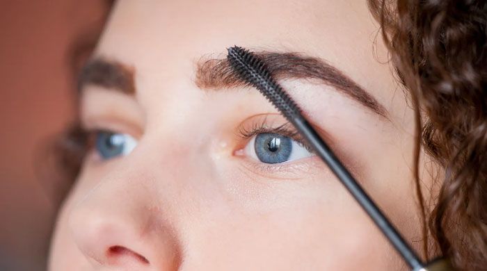 11 cách làm lông mày mọc dày hơn từ thiên nhiên