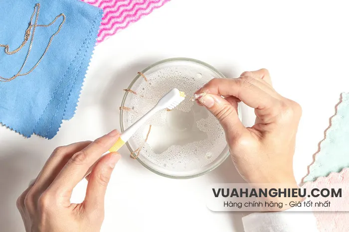 5 cách làm sạch nhẫn kim cương sáng bóng tại nhà