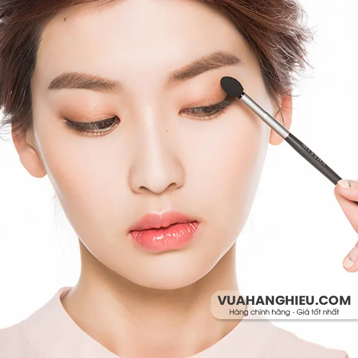 Cách trang điểm cho khuôn mặt vuông trở nên thon gọn, thanh thoát