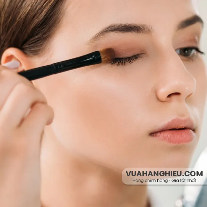 Hướng dẫn trang điểm cho người mặt tròn trở nên thon gọn, thu hút