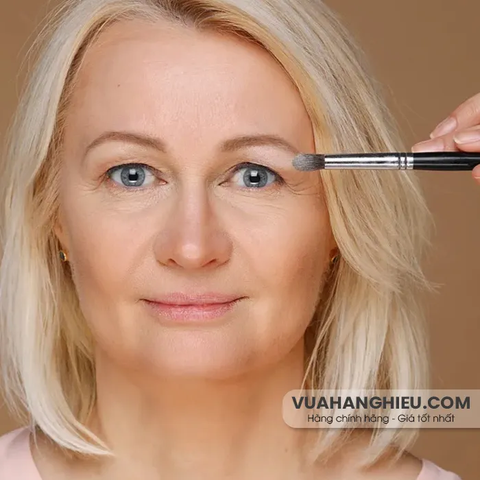 Cách trang điểm cho người trung niên trẻ đẹp tự nhiên