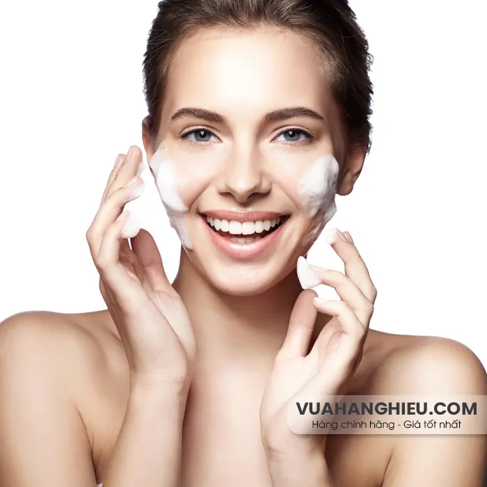 Tẩy tế bào chết trước hay sau khi rửa mặt giúp chăm sóc da hiệu quả