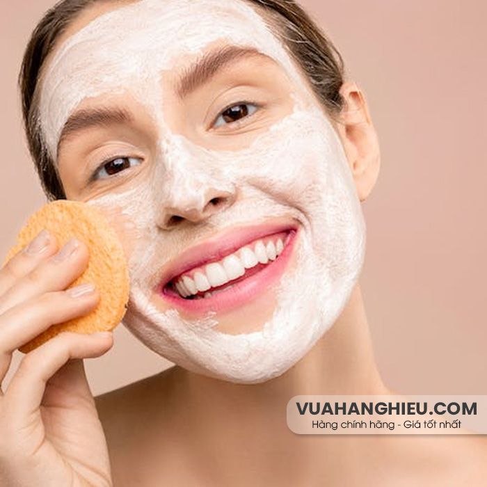 Tẩy tế bào chết trước hay sau khi rửa mặt giúp chăm sóc da hiệu quả