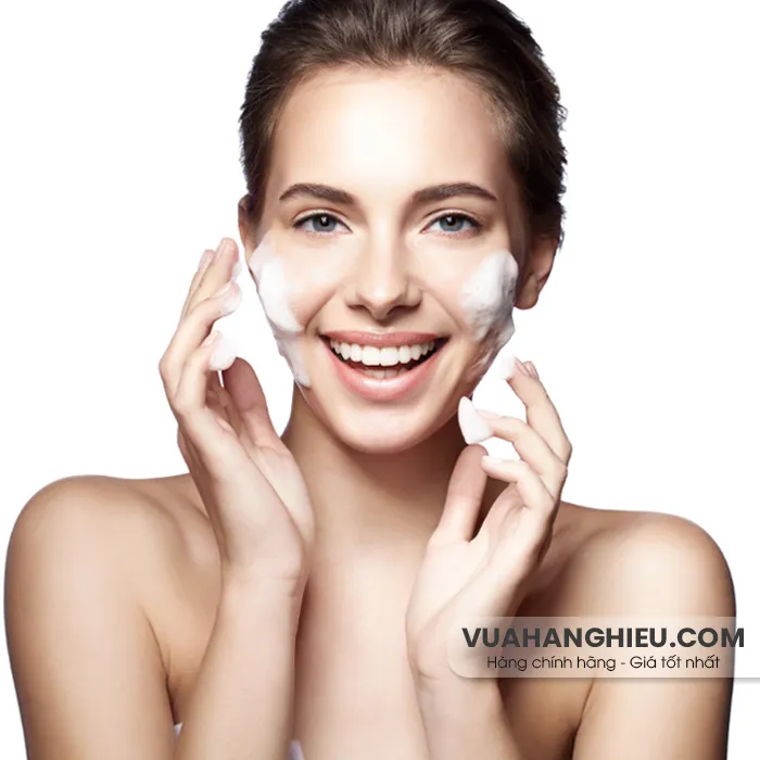 Top 10 loại sữa rửa mặt cho da mụn được chị em săn lùng nhiều - 2