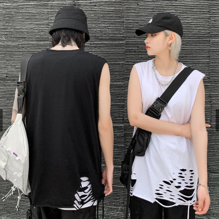 Tank top là gì? 5 cách phối đồ với áo tank top cực cool cho nam và nữ