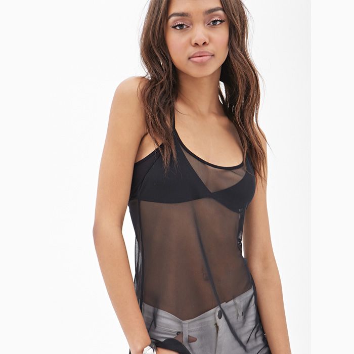 Tank top là gì? 5 cách phối đồ với áo tank top cực cool cho nam và nữ