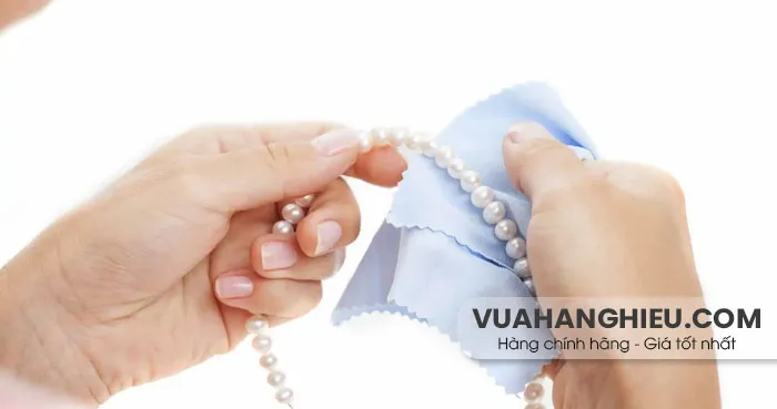 5 bước làm sạch trang sức ngọc trai sáng bóng đẹp tại nhà