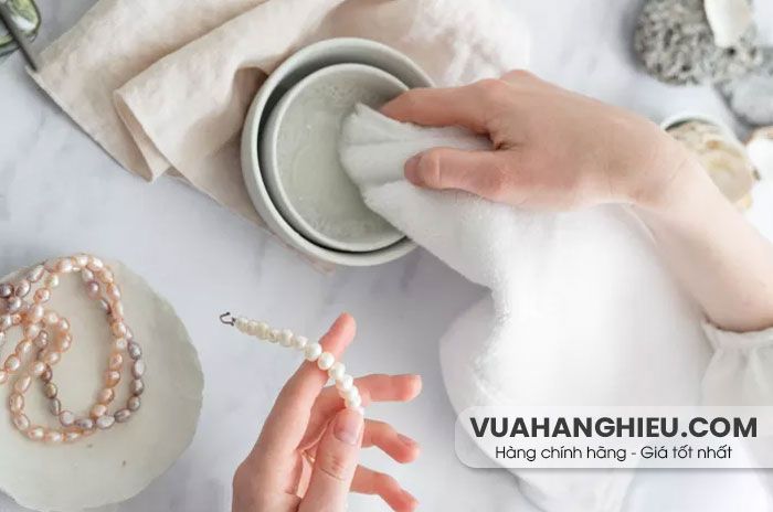 5 bước làm sạch trang sức ngọc trai sáng bóng đẹp tại nhà