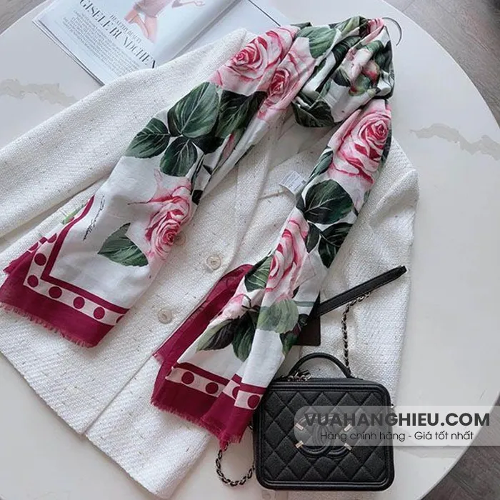 9 mẫu khăn quàng cổ nữ cao cấp được chị em săn đón hiện nay