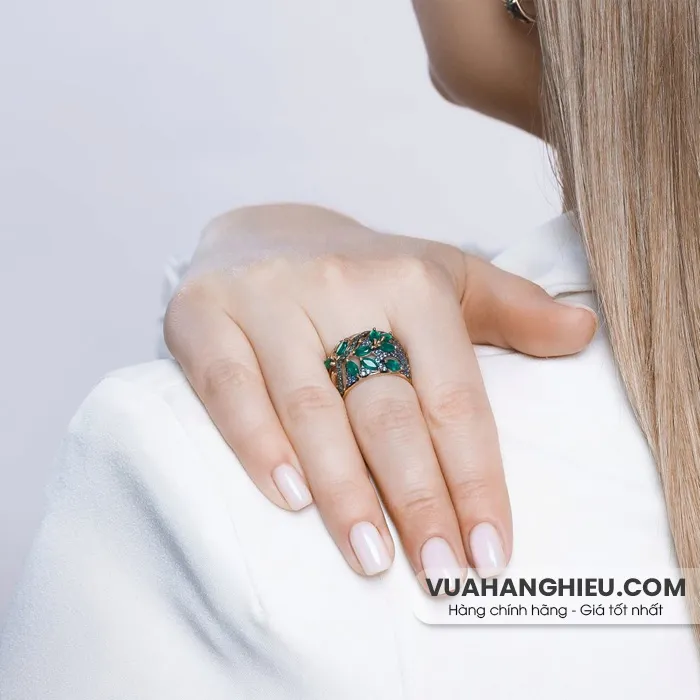 Người mệnh Mộc đeo nhẫn ngón nào để thu hút tài lộc, may mắn?
