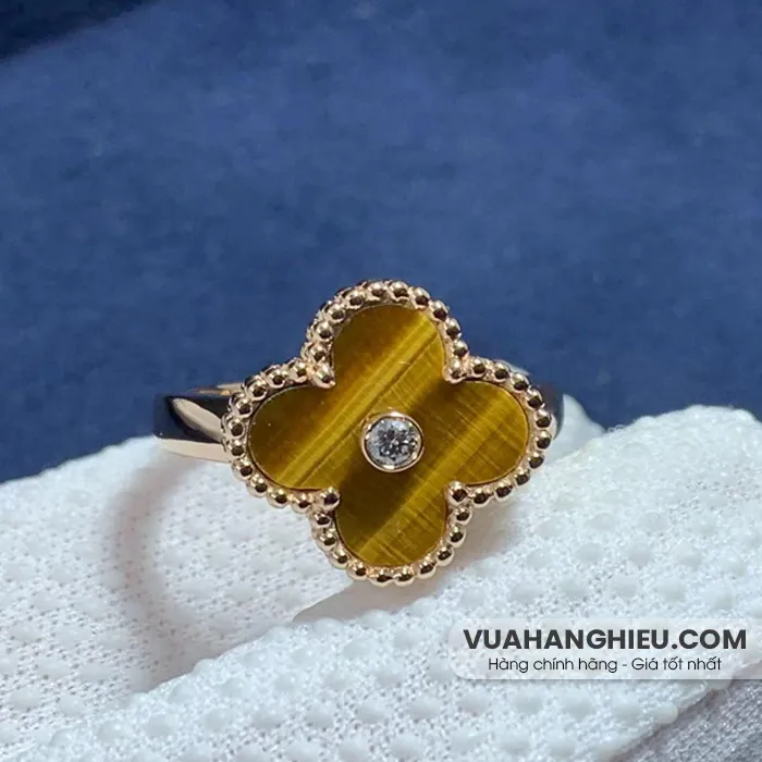 Người mệnh Thổ nên đeo nhẫn ngón nào để thu hút tài lộc, may mắn?