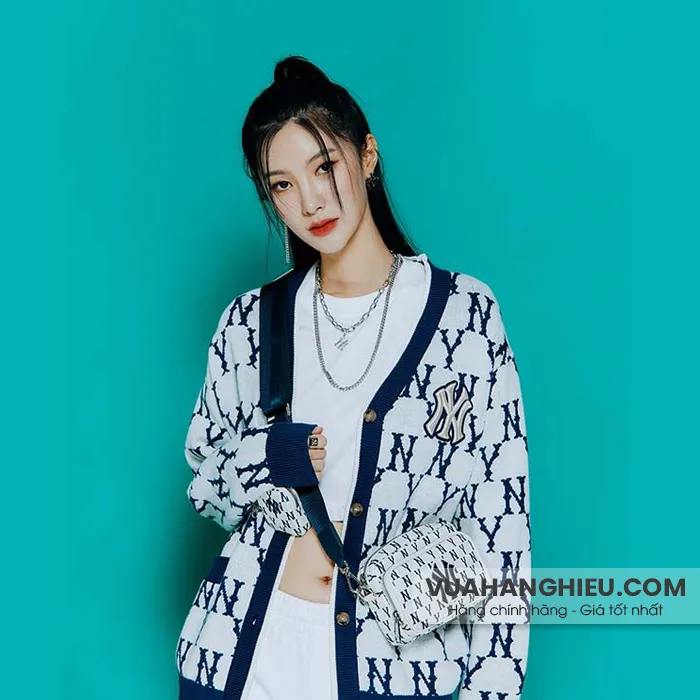 Top 9 túi đeo hông hàng hiệu được yêu rất thích hiện nay - 4