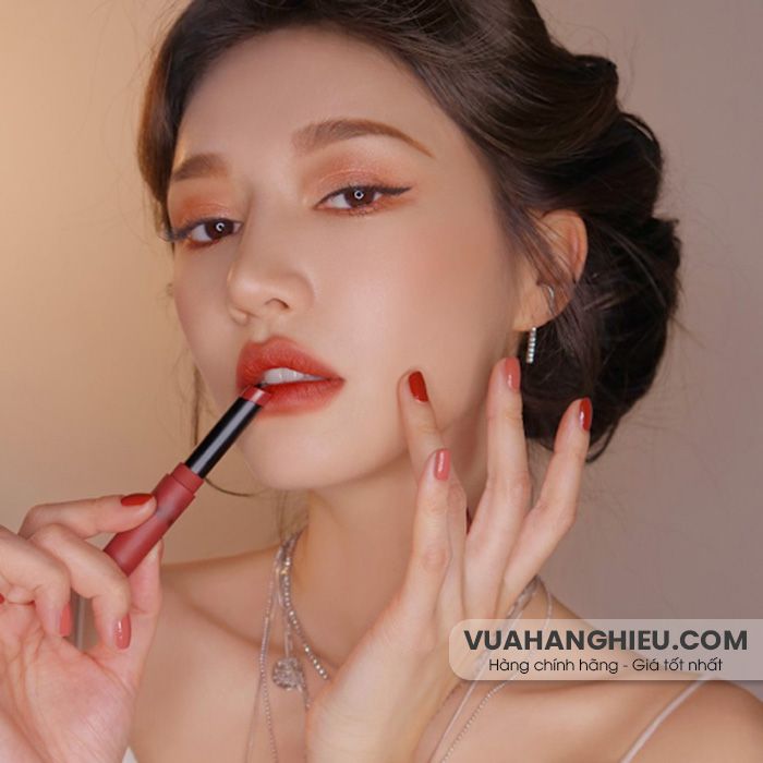 Cách trang điểm cô dâu nhẹ nhàng, tự nhiên ngày cưới