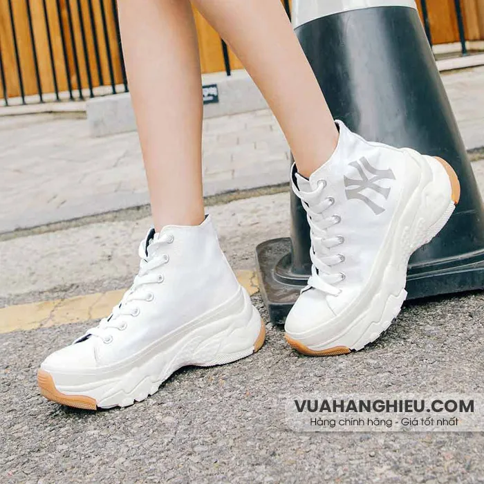 10 đôi giày sneaker nam trắng đơn giản mà đẹp, cân mọi outfit