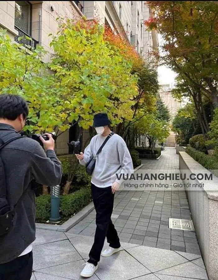 30+ cách tạo dáng chụp ảnh đẹp cho nam nữ, cặp đôi, bạn thân sống ảo