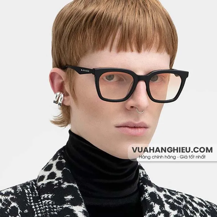 Mặt vuông nên đeo kính gì? 10+ mẫu kính đẹp cho người mặt vuông