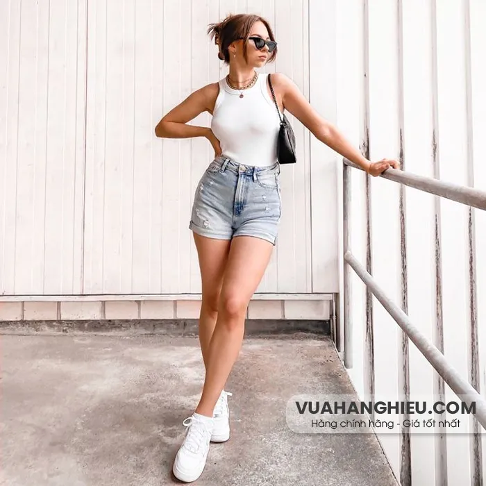 Xu hướng thời trang Clean Girl có gì mà khiến phái đẹp chao đảo?  - 1