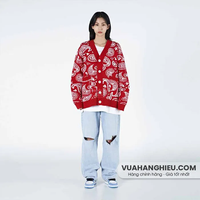 5 Cách phối đồ theo màu của năm 2025: Viva Magenta đỏ hồng